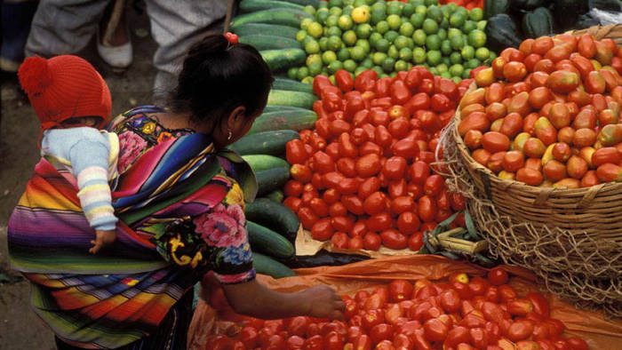 Buying food at the market. (Photo: World Bank/Curt Carnemark)