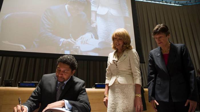 SVGs ambassador to the United Nations, Camillo Gonsalves, signs the U.N. Arms Trade Treaty as Patricia O'Brien, United Nations Legal Counsel, and Angela Kane, U.N. High Representative for Disarmament Affairs, look on. (Photo courtesy SVG U.N. Mission)