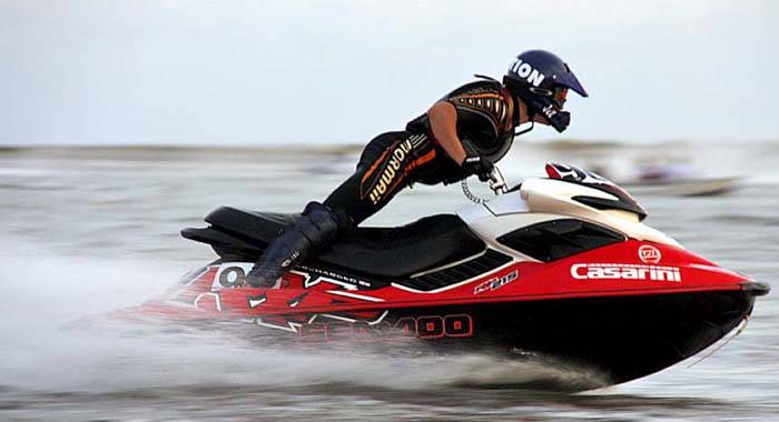 The Government is considering lifting the ban on jet skis here. (internet photo)