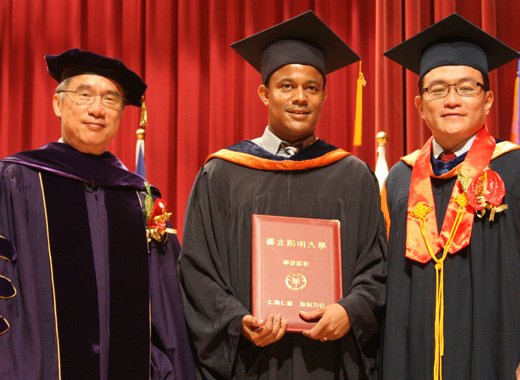 Dr. Rosmond Adams, centre, and officials of the National Yang-Ming University in Taiwan . 