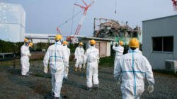 IAEA International Remediation Expert Mission examines Reactor Unit 3 during a visit to TEPCOs Fukushima Daiichi Nuclear Power plant. Photo: IAEA/Giovanni Verlini
