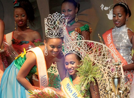 Lateefa Noel is crowned Miss Heritage 2013. (IWN photo)
