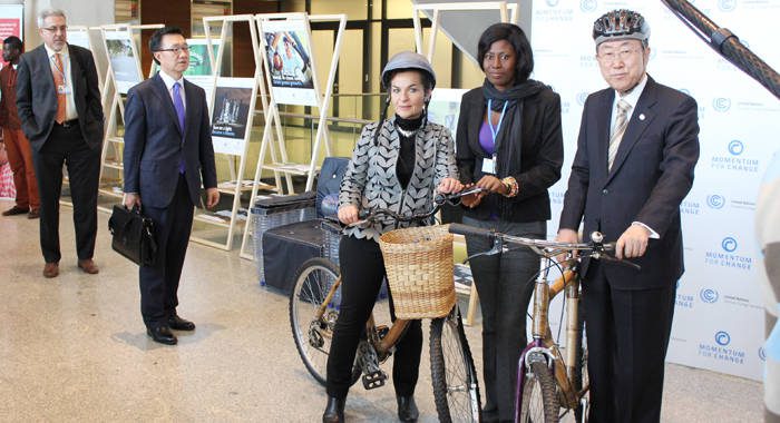 Christiana Figueres, executive secretary of the UNFCCC, right, and UN Secretary-General, Ban Ki-moon, pose with bamboo bicycles from Ghana at the climate summit in Warsaw on Wednesday, Nov. 20, 2013. (IWN photo)