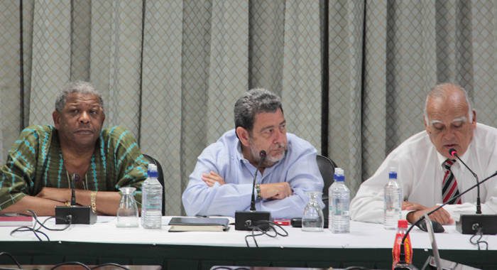 From left: Prime Ministers Spencer, Gonsalves, and Admiral Richard Kelshall of Trinidad and Tobago at the meeting in Kingstown on Saturday, Dec. 28, 2013. (IWN photo)