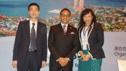 Minister Vasant Bharat, centre, Zeng Kaizhang, president, CCPIT Guangzhou, left, and Racquel Moses, President invest.