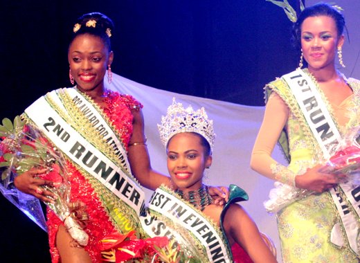 Miss SVG 2014 Shadeisha George, flanked by First Runner-up Karla Gellizeau and Second Runner-up Shackell Bobb. (Photo: Zavique Morris/IWN)