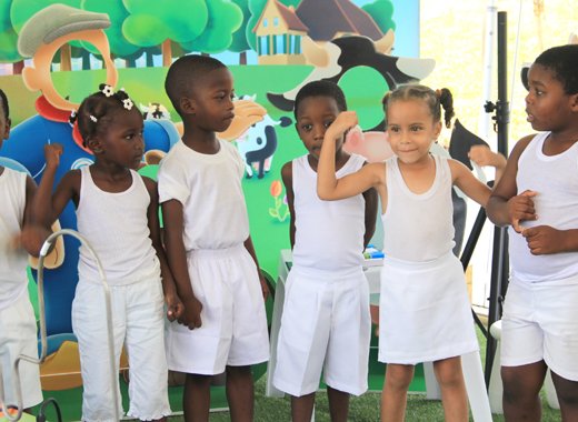 Pre-schoolers speak about the nutritional value of milk. (IWN photo)  