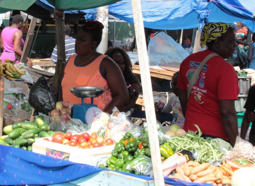 Vendors sell produce in Kingstown. (IWN file photo)