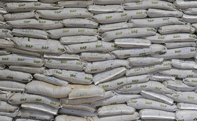 Some farmers are said to be selling subsidised fertilizer received from the government. (internet photo)