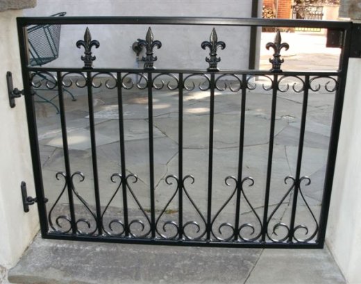 The woman said the man rattled the gate of her patio. (Internet photo)