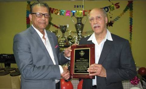 Garnet Brisbane receives his Hall of Fame Award from Charles Pais, president of the Quebec Cricket Foundation.