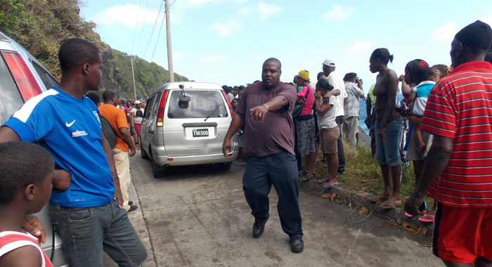 Inspector of Police Trevor Bailey, centre, implements crowd control  measures at Rock Gutter on Jan. 12. (IWN photo)