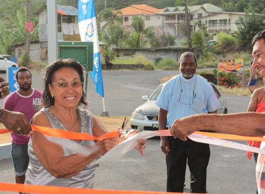 Martello Knights, left, assist his mother in cutting the ribbon at the rebranded Sol service station. (IWN Photo)