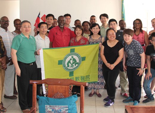 The medical team pose with Ambassador Ger, Minister Burgin, and other local and Taiwanese officials in May. (IWN photo)