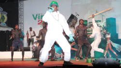 Hypa 4000 performs "Skatta" during Soca Monarch on July 4. (IWN photo)