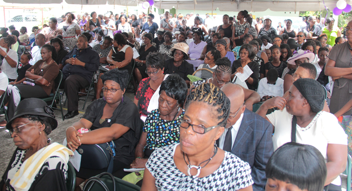 Mourners at the funeral in Spring Village on Sunday. (IWN photo)