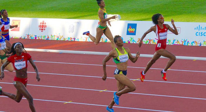 Kineke Alexander battles American pair in 400 metres.