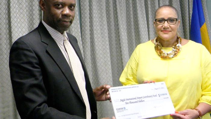 Dr. Rudolph Matthias of IADC receives the US$10,000  cheque from Annett Stowe of FAIA . (Photo: FAIA/Facebook)