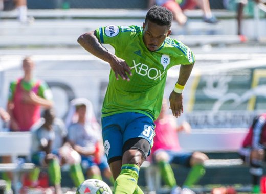 Myron Samuel in Sounders 2 colours. (Internet photo)
