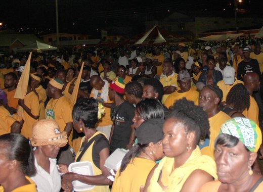 Persons at an NDP's rally in Calliaqua in November 2015. (IWN photo)
