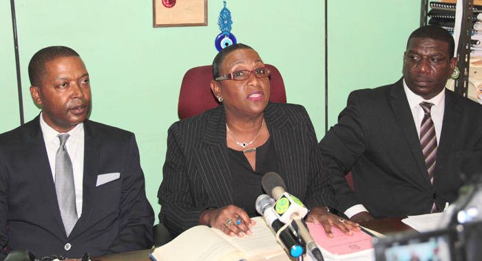 From left: Opposition politician Ben Exeter and his lawyers, Kay Bacchus-Browne and Israel Bruce. (IWN photo)