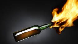 An example of a a Molotov cocktail (flambeaux). 