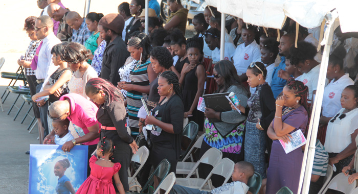 Parents and other relatives of the deceased students and other persons at the Rock Gutter memorial service. (IWN photo)