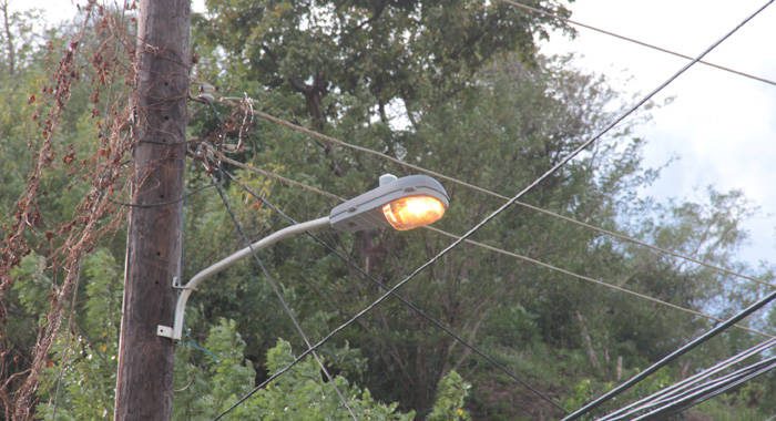 VINLEC says consumers should also report when streetlight stay on all day. (IWN photo)