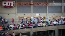 Queues outside of supermarket in Venezuela. 