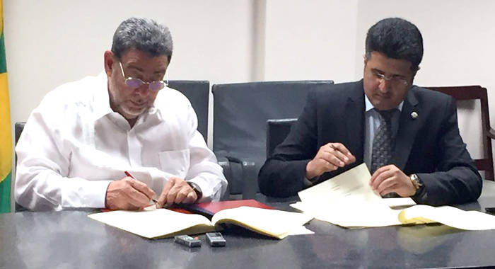 Prime Minister of SVG Ralph Gonsalves, left, and the head of Agreements and International Relations, Department of Air Transport and Airport Affairs, Mohammed Faleh Alhajri of the Qatar Civil Aviation Authority on 12 May 2016.