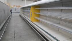 An empty supermarket shelf in a supermarket in Venezuela. (Internet photo)