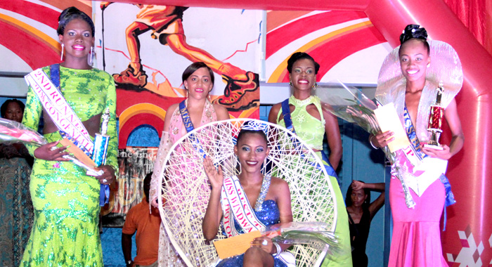 Queen Kimesia and the other contestants in the pageant. (IWN photo)