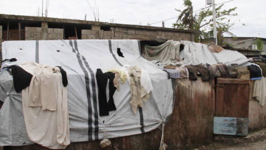 Pieces of cloth used as roofing on a house in Cité Chogruir, Les Cayes, southern Haiti. (Photo: CMC/IWN)
