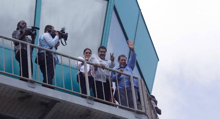 Venezuelan President, Nicolas Maduro (second-right), visits the terminal building of Argyle International Airport, accompanied by Prime Minister of St. Vincent and the Grenadines, Dr. Ralph Gonsalves (right), on Nov. 2, 2015. (Photo: Venezuela's Presidency)