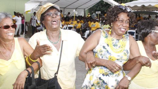 Women celebrate teh el