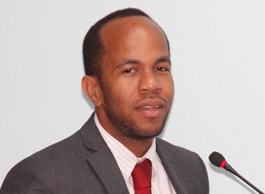 MInister of Health, Senator Luke Browne addresses the ceremony. (iWN photo)