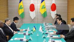 Prime Minister Ralph Gonsalves, centre left, and his Japanese counterpart, Shinzo Abe and their delegations during talks in Japan. (Getty images)