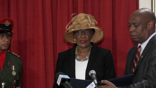 Governor General Susan Dougan, centre, is administered the oaths of Office and Allegiance by High Court judge, Justice Brian Cottle, while Dougan’s ADC, Phillips Cambridge looks on. (iWN photo)