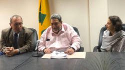 Stefano Manservisi, director general for International Cooperation and Development, left, and Prime Minister Ralph Gonsalves. (Photo: Office of the Prime Minister)