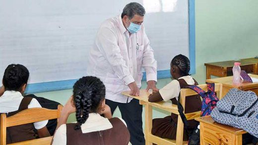 Prime Minister Ralph Gonsalves visits a primary school on Sept. 7, 2020, the first day of the school year. On Wednesday, he urged students to wear their facemasks on their way home also. (Photo: Lance Neverson/Facebook)