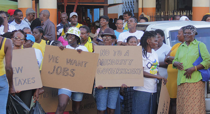 Opposition supporters on the picket line outside Parliament on Monday. (iWN photo)