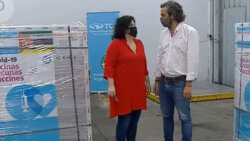 Foreign Minister Cafiero with vaccines cargo at Airport