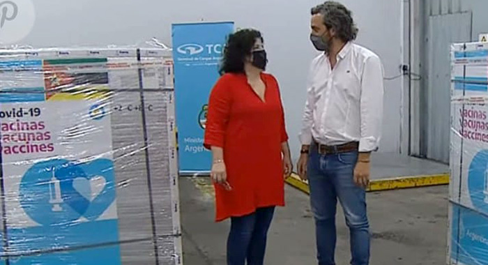 Foreign Minister Cafiero with vaccines cargo at Airport