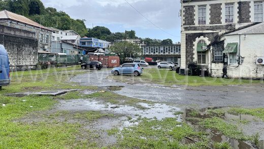 Jurors in a trial at the High Court, as well as police officers assigned to the court, had to seek parking elsewhere, despite a lot of parking space at the High Court yard.  