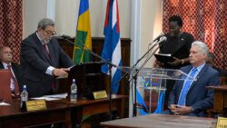 Prime Minister of St. Vincent and the Grenadine, Ralph Gonsalves, left, addresses the Vincentian Parliament during the official visit of President of Cuba Miguel Díaz-Canel right, on Monday, Dec. 5, 2022. (Photo: API/Facebook)