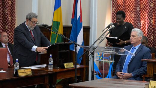Prime Minister of St. Vincent and the Grenadine, Ralph Gonsalves, left, addresses the Vincentian Parliament during the official visit of President of Cuba Miguel Díaz-Canel right, on Monday, Dec. 5, 2022. (Photo: API/Facebook)