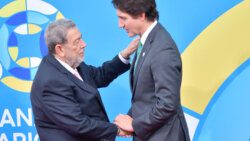 Prime Minister of St. Vincent and the Grenadines, right, greets his Canadian counterpart in Ottawa. (Photo: Agency for Public Information, SVG)