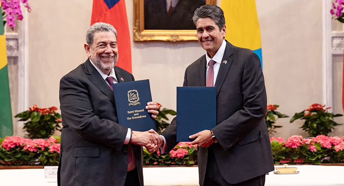 Prime Minister of St. Vincent and the Grenadines, Ralph Gonsalves, left, and Ambassador of Palau to Taiwan, David Orrukem, in Taipei on Tuesday. (Photo: Office of the President, Taiwan) 