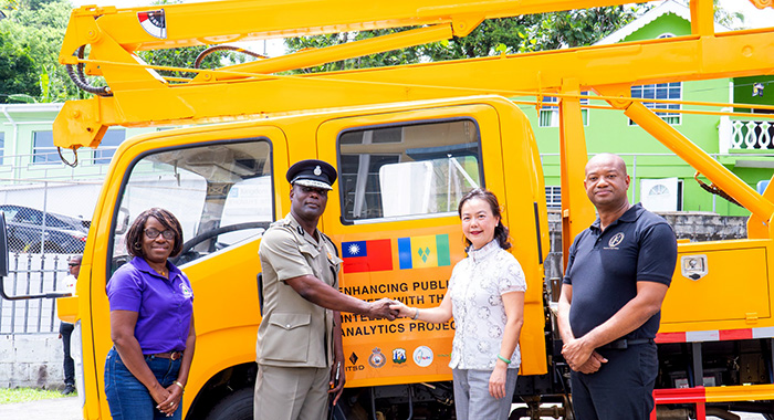 Taiwan donates bucket truck to police under intelligent video project  