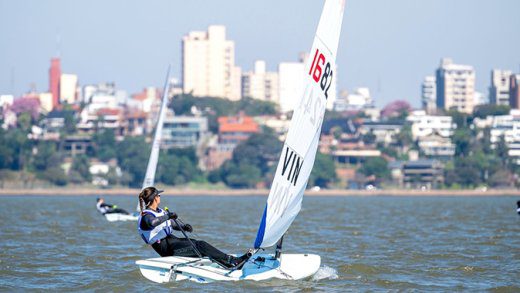 Scarlett Hadely racing on the river at Encarnacion in Paraguay.